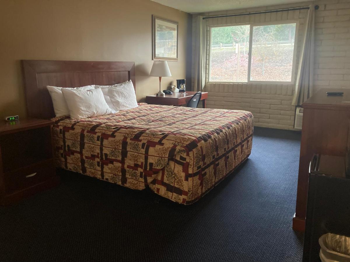 Travelodge By Wyndham Каньонвилл Экстерьер фото
